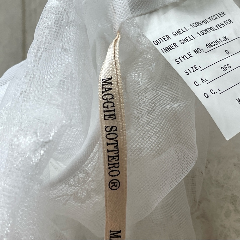 Maggie Sottero Top floral lace sheer button womens White (size 0) bridal wedding - Picture 2 of 6